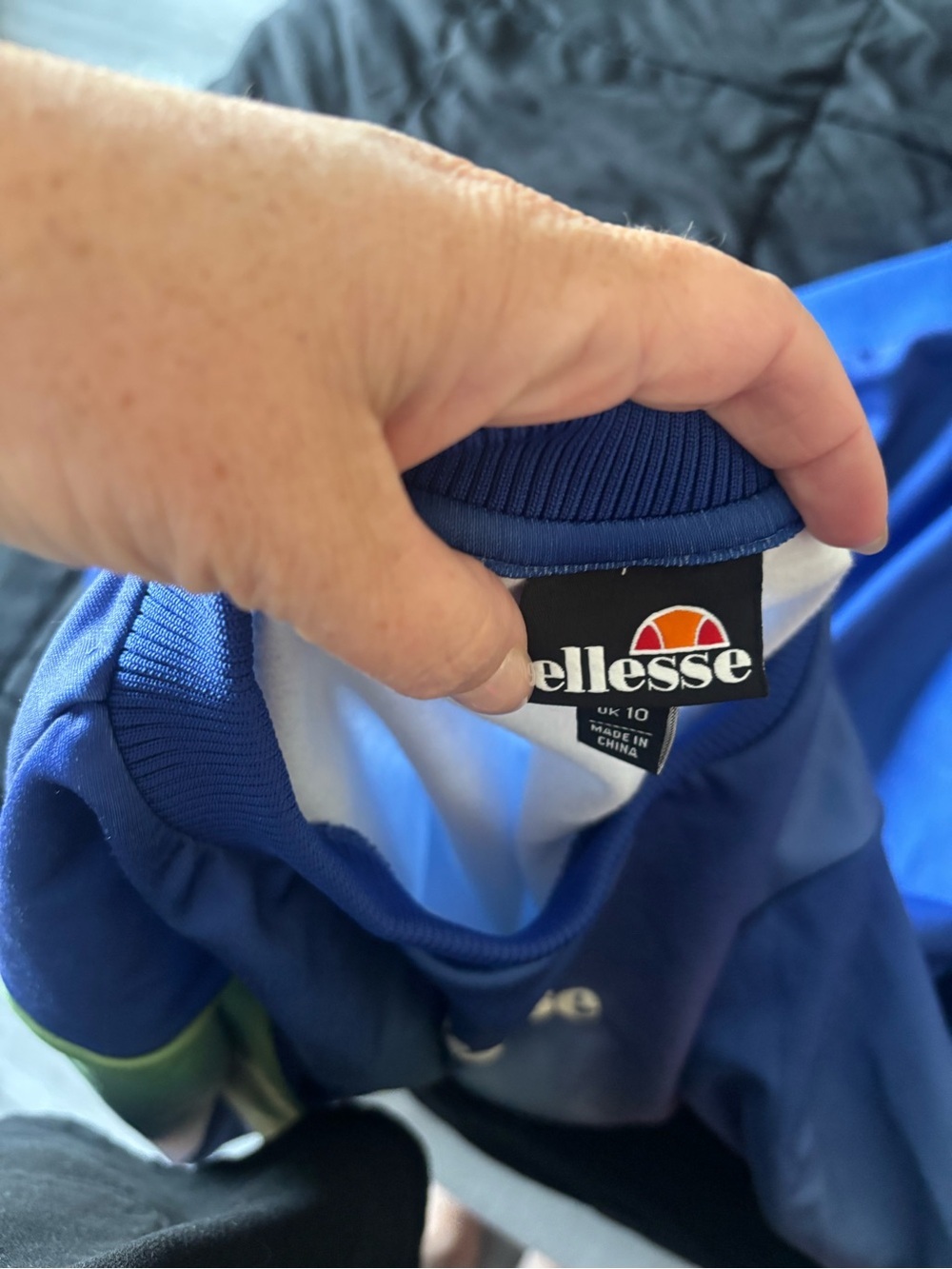 Ellesse Salute Women’s Ombre Sweatshirt Blue Rainbow Gradient Crewneck US 6 - Picture 5 of 7